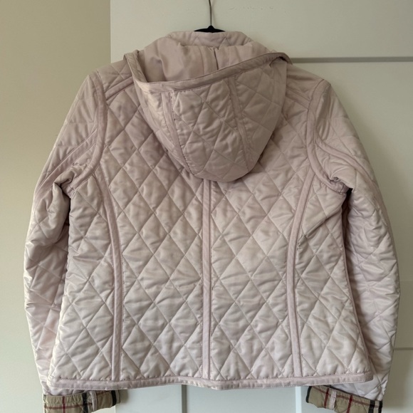 Burberry Quilted Jacket with Plaid Design - Picture 4 of 15
